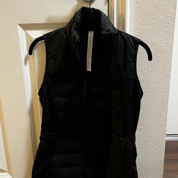 Women's Black Puffer Vest - Picture 8 of 8